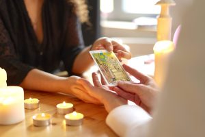 恐ろしい程当たる電話占い師！口コミで評判の先生を口コミ・体験談を交えてご紹介